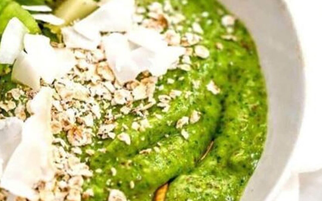 Easy Way to Get More Veggies: Green Breakfast Smoothie bowl