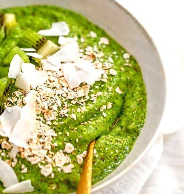 Easy Way to Get More Veggies: Green Breakfast Smoothie bowl