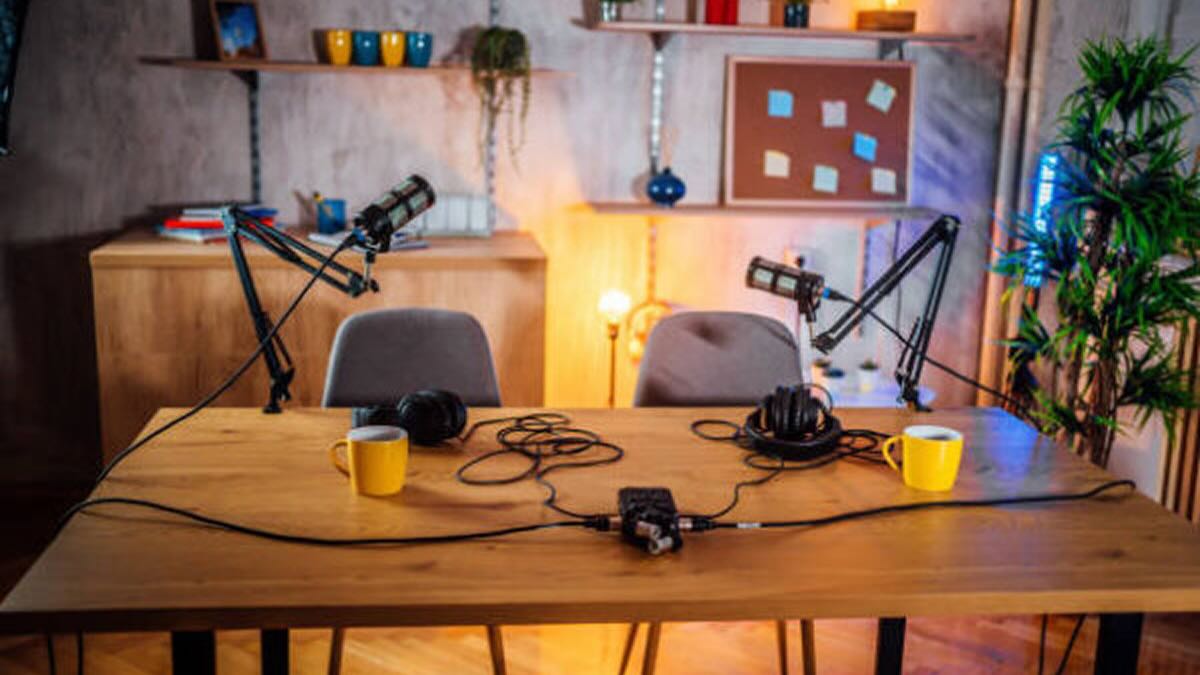 desk and lamps